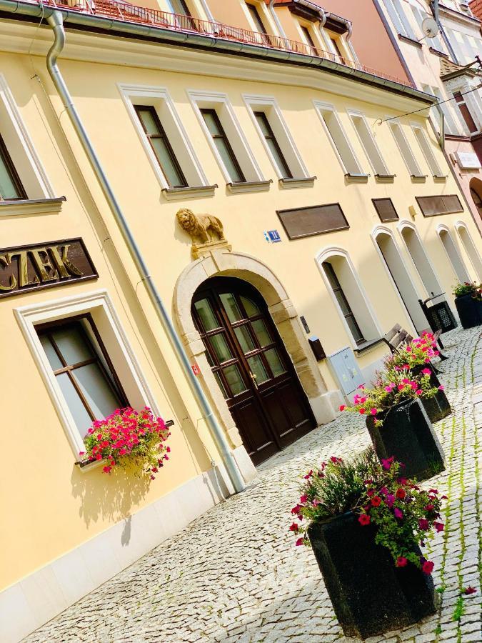 Apartament W Centrum Miasta Z Darmowym Parkingiem Dla Dwojga -Apartamenty Pod Zlotym Lwem Kłodzko Extérieur photo
